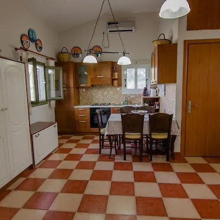 Dreamy Wooden Holiday home Lixouri